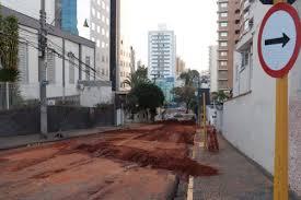 Vazamento provocou crateras que engoliram carros, conclui DAE