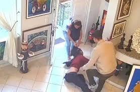 VÍDEO: Jovem é agredida e ameaçada por mulher por estar sem sutiã