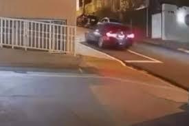 Vídeo mostra momento em que BMW é engolida por cratera em Bauru