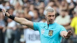Árbitro de 'faltas e faltinhas', Daronco preocupa Palmeiras