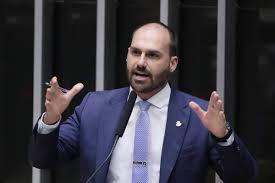 Atuação de Eduardo no exterior põe crime militar sob discussão