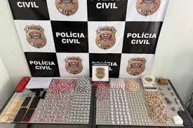 Bauru: flagradas drogas em potinhos e lacre: 'não aceite violado'