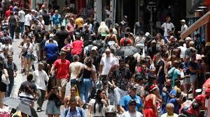 Brasil tem 213,4 milhões de habitantes em 2025