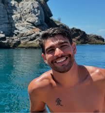 Brasileiro morre após cair de sacada de prédio em Ibiza