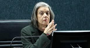 Cármen Lucia chega a 2º ano sob pressão para destravar pauta