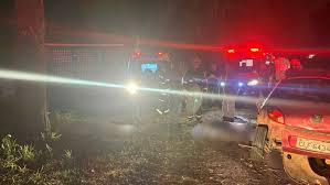 Casal morre após bater carro contra árvore no interior de SP