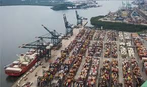 Com tarifaço, desafio de exportadores é encontrar novos mercados