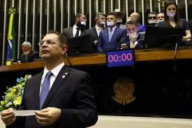 Cúpula do Congresso resiste a pressão após prisão de Bolsonaro
