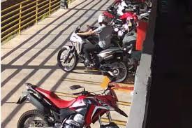 Dupla suspeita de furtar 7 motos na região é detida na Grande SP