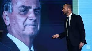 Eduardo xinga Jair Bolsonaro em mensagens
