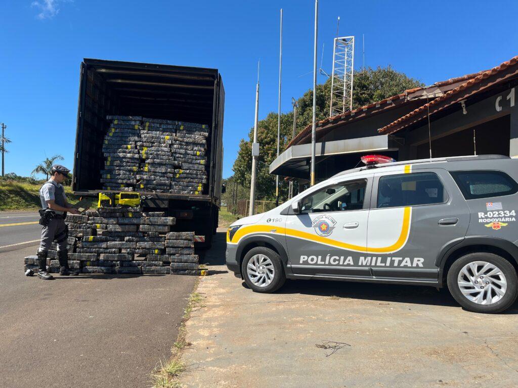 Enorme apreensão de maconha na Rodovia Raposo Tavares durante operação policial