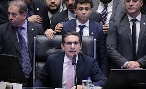 Hugo Motta avalia imagens para definir punição a deputados