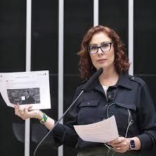 Justiça italiana mantém prisão de Carla Zambelli após audiência