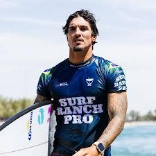 Medina pede união dos surfistas após eliminação de brasileiro