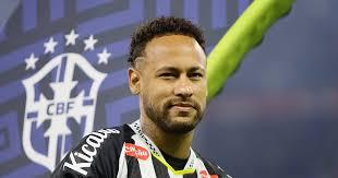 Neymar bate sequência do PSG com jogos com 90 minutos em campo