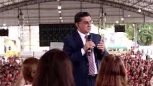 Pastor sugere que jovens 'casem com morenas'; VÍDEO