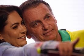 PF: Bolsonaro e Eduardo usaram contas das esposas em transações