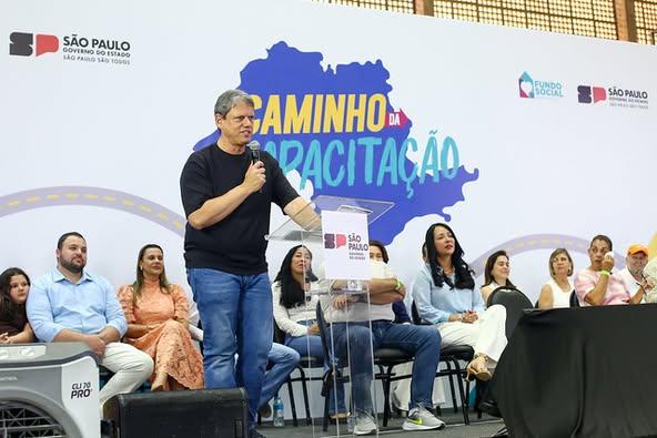 Pirajuí recebe governador Tarcísio de Freitas e celebra formatura do programa “Caminho da Capacitação”