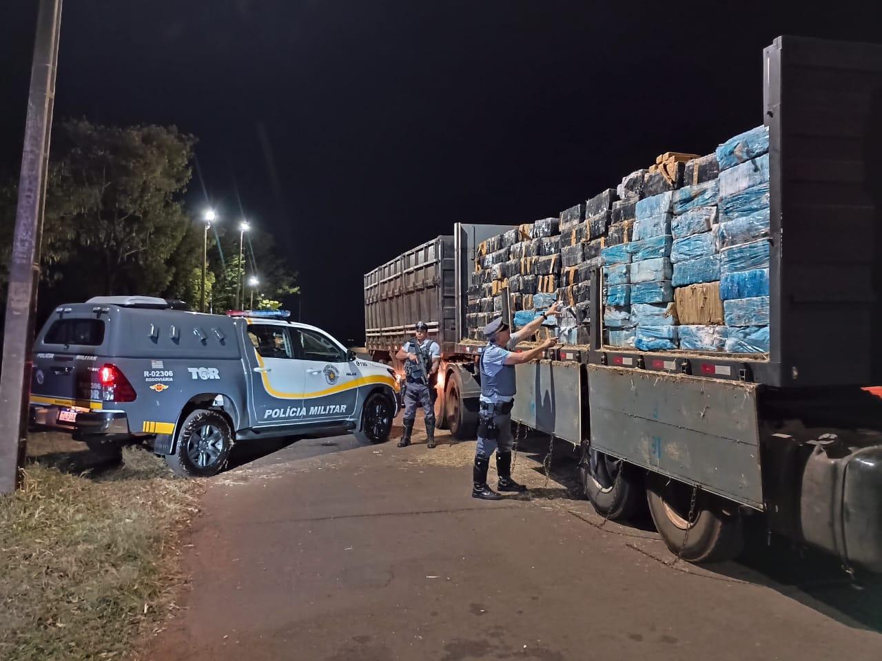 Polícia Rodoviária intercepta caminhão com mais de 1,9 tonelada de maconha
