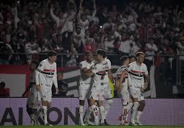 São Paulo bate o Atlético Nacional nos pênaltis e vai às quartas