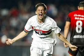 São Paulo vence Athletico-PR e larga em vantagem nas oitavas