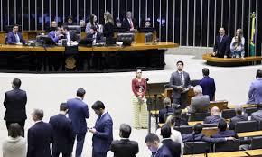 Sem acordo, Câmara não pauta foro privilegiado nem anistia a 8/1