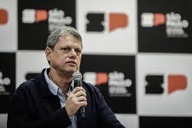 Tarcísio diz que 'não perde um minuto' com crítica como a de Lula