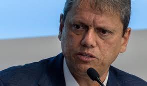 Tarcísio pede ao STF autorização para visitar Bolsonaro