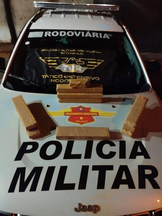 TOR prende passageiro de ônibus com tijolos de maconha escondidos em bagagem