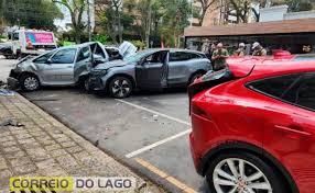 Adolescente furta carro e destrói veículos de luxo; VÍDEO