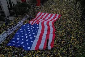 Bandeira dos EUA é 'novo símbolo da direita brasileira', diz NYT