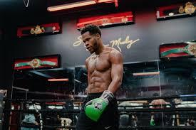 Boxeador processa ex-noiva e pede de volta R$ 1,9 mi em presentes