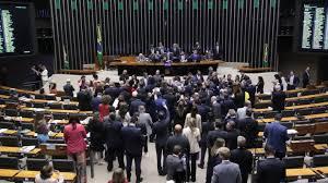 Câmara avança com anistia e decidirá se dá perdão ou reduz penas