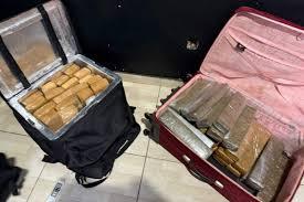 Casa bomba em Bauru tinha maconha em mala e bag de motociclista