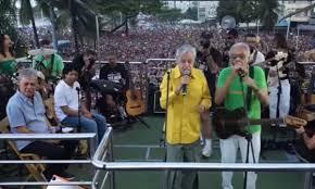 Chico, Gil e Caetano puxam coro de 'sem anistia' em ato no Rio