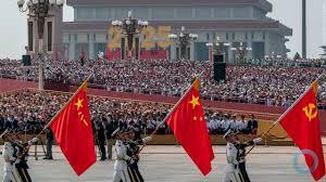 China exibe poder militar em desfile e desafia discurso pacífico