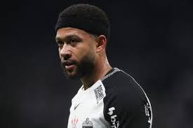Corinthians encaminha com Depay acerto por dívida milionária