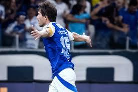Cruzeiro vira sobre o Bragantino e aquece briga pela liderança