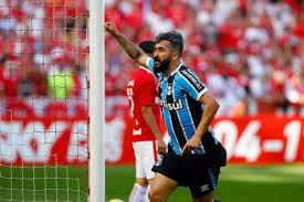 Ex-Corinthians e Grêmio tem prisão decretada por dívida de pensão