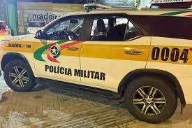 Jovem casal escapa de sequestro após bandidos baterem carro