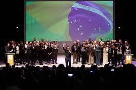 Partidos de esquerda e centro fazem ato em defesa da democracia