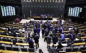 PEC também blinda deputados estaduais e ameaça processos no país