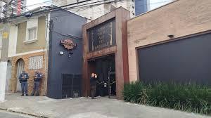 Segurança é morto e PM de folga baleado em frente a bar na Mooca
