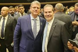 Tarcísio quer conversar com Paulinho sobre anistia