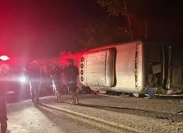 Acidente com ônibus de turismo deixa ao menos 15 mortos