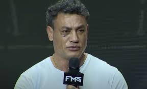 Após pancadaria em ringue, Popó chora e anuncia aposentadoria