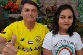 Bolsonaro pede autorização para comemorar os 15 anos da filha