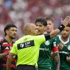 CBF diz que juiz não desligou rádio e refuta acusação de Gomez