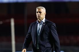 Crespo reencontra no São Paulo os fantasmas que o derrubaram