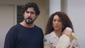 Fátima decide entregar o filho para adoção em Vale Tudo